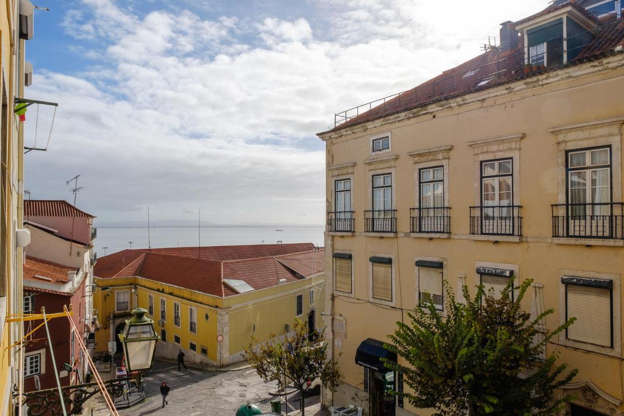 Colourful Alfama Apartment Lisboa Exteriör bild