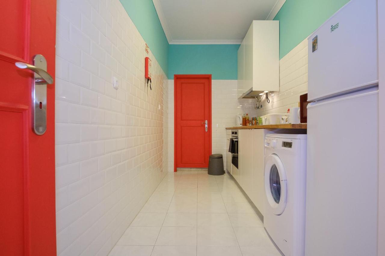 Colourful Alfama Apartment Lisboa Exteriör bild